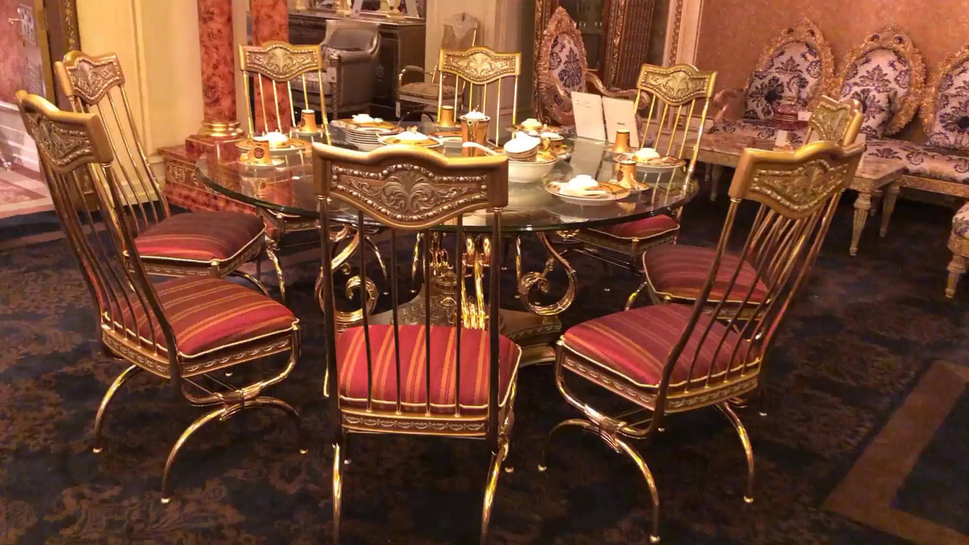 Have dinner with Marquise